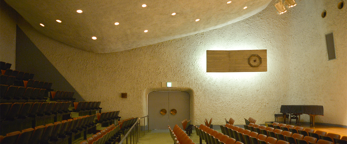 写真：倉敷市立美術館講堂