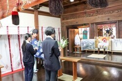写真：阿智神社へ奉納の様子2