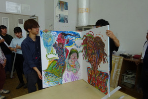 写真：屏風縁打ち付け作業の様子2