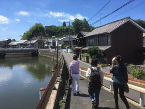 写真：玉島街歩きの様子