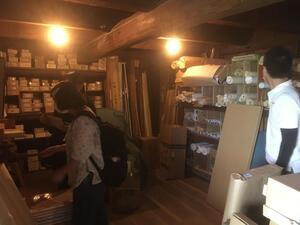 写真：白神紙商店　蔵内見学