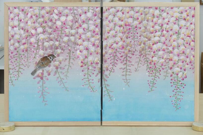 写真:藤の花に雀の絵の屏風