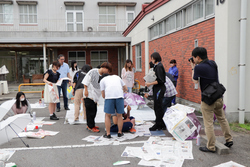 写真：メディアの取材も受けました。