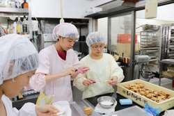 写真：パラソルクッキー作りの様子4