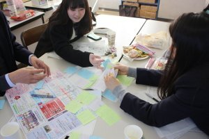 写真：チームでの話し合いの様子2