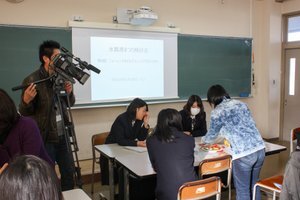 写真：取材を受けている様子