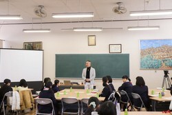写真：返礼品作成会の様子1