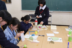 写真：返礼品作成会の様子8