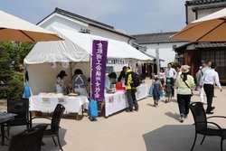 写真：返礼品等販売の様子1