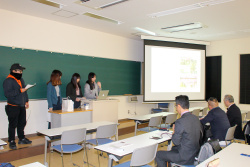 写真：最終プレゼンの様子1