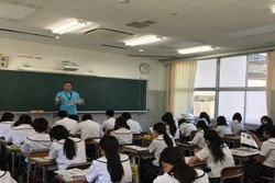 写真：教室の後ろからの様子