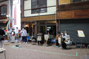 写真：音楽イベント 子どもも大人も音を楽しむ音楽彩の様子2
