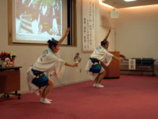写真：阿波おどりの実演（本場の踊りは、迫力満点でした）