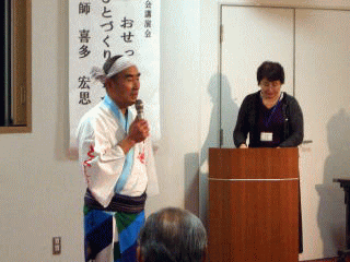 写真：踊りの衣装に着替えた喜多会長