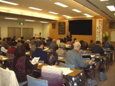 写真：会場内様子（当日は寒い中，多くの参加がありました。）