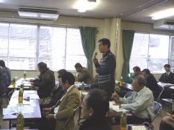 写真：中間報告会の様子2
