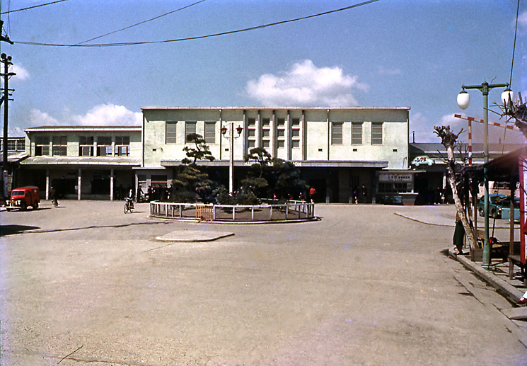 写真:倉敷駅(二代目駅舎) 昭和27年