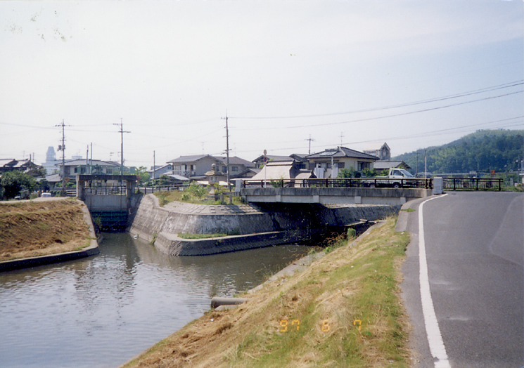 写真：常盤橋（倉敷市新田）　平成9年6月7日