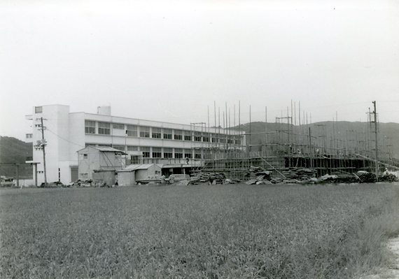 写真:真備中学校第2期工事中