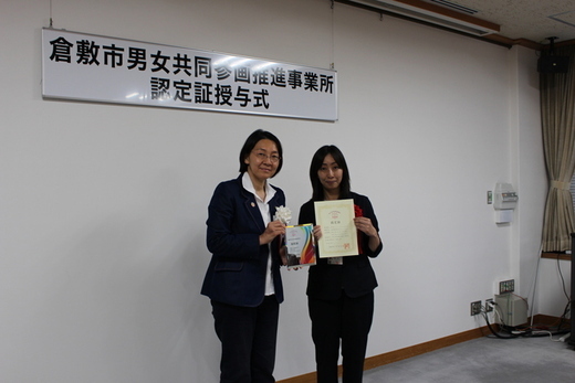 写真:記念撮影の様子