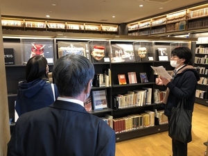 写真:書籍分類についての説明