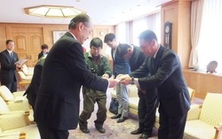 平成27年度地元企業で倉敷の環境を守る会様の寄附採納式の写真1