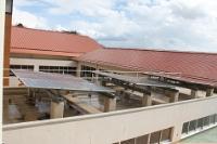 写真:長尾小学校の太陽光発電システム1
