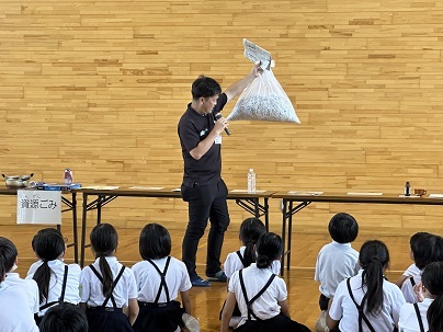 写真：倉敷南小学校で出前講座2