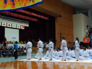 写真：開会式（入場行進）