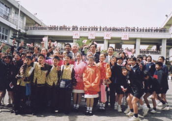 photo: Members of the Zhenjiang Youth Performing Troupe