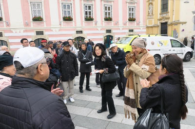 写真:旧市街地を散策