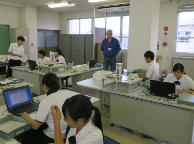 写真:倉敷商業高校視察の様子