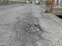 写真：道路の穴あき