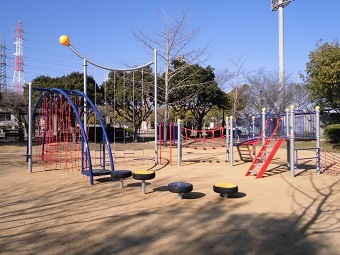 写真：複合遊具