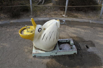 写真：鳥の水飲みと手洗い
