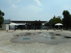 写真：噴水広場はSL展示場の東隣
