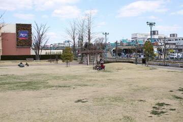 写真：芝生広場の南東出入り口