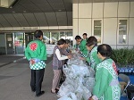 写真:ミニ観葉植物・苗木配布