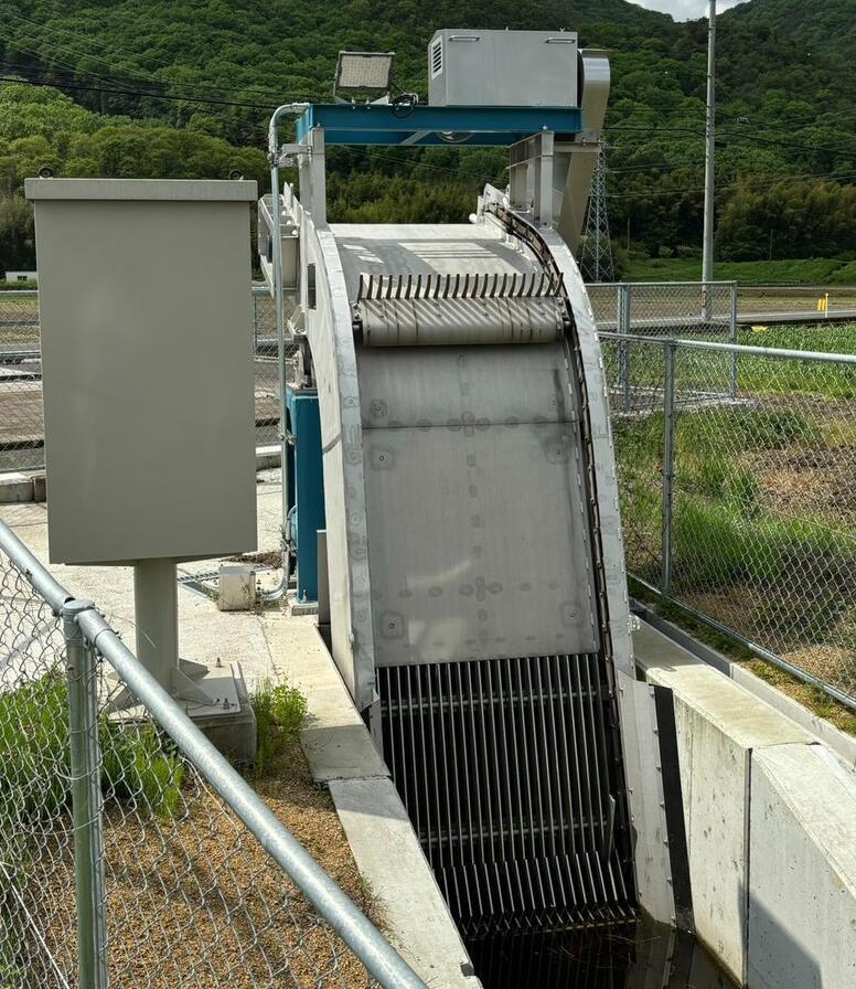 写真：服部ほ場排水機場除塵機設備工事