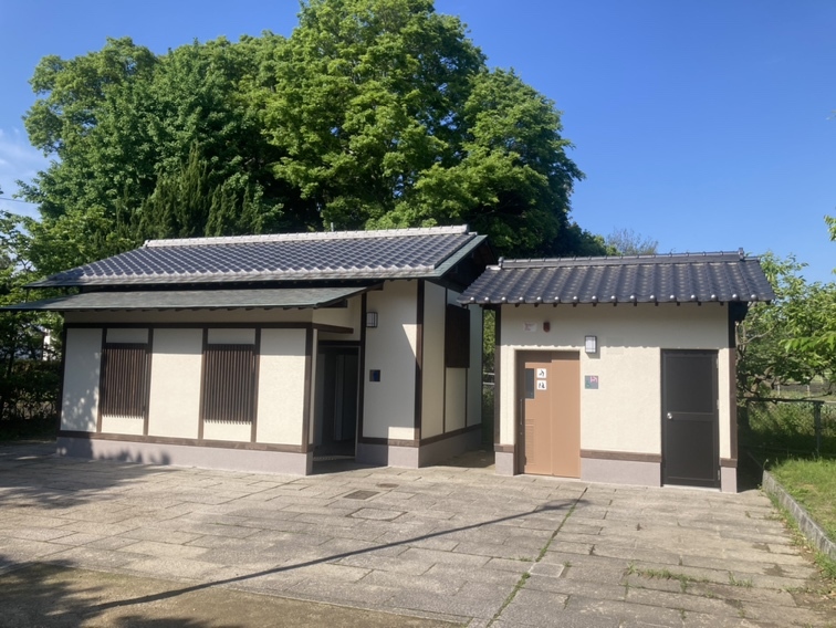 写真:酒津公園便所外観