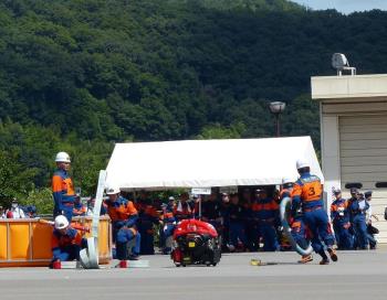 写真：小型ポンプ操法の部　玉島方面隊　富田分団第1部1