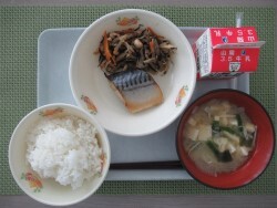 写真:中学校献立2024年8月26日