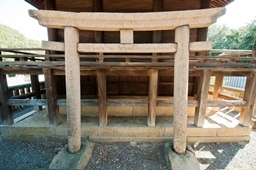 写真：本荘八幡宮鳥居