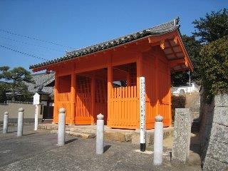 写真：宝島寺仁王門