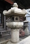 写真：六角石燈籠1