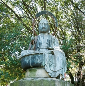 写真：青銅露座地蔵菩薩坐像