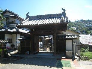 写真：弘泉寺山門