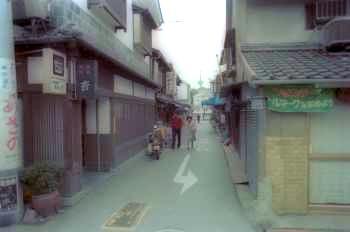 写真:環境整備 石畳 整備前