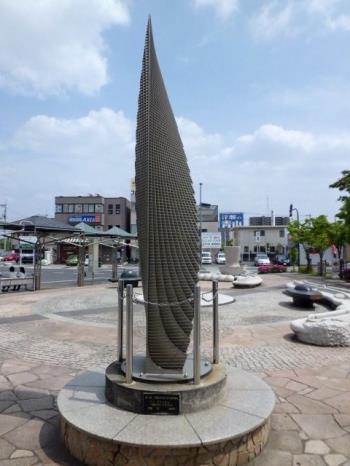写真：(41)　It　blows．－風が吹いてきたよ。