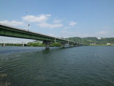 写真:新霞橋